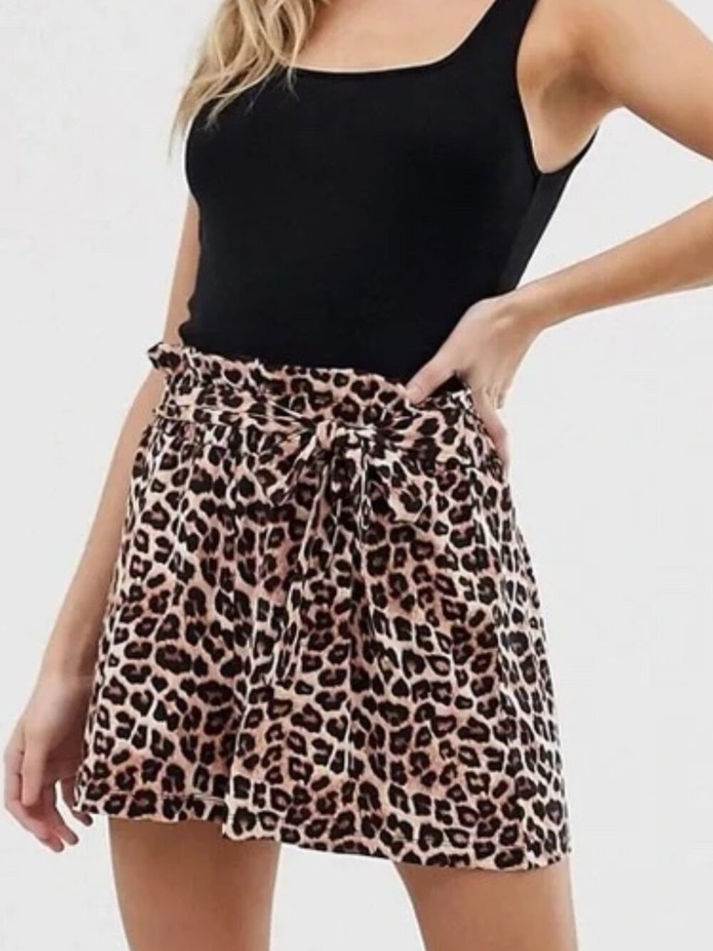 ASOS DESIGN Leopard Print Tie Front Shorts NWT 6
